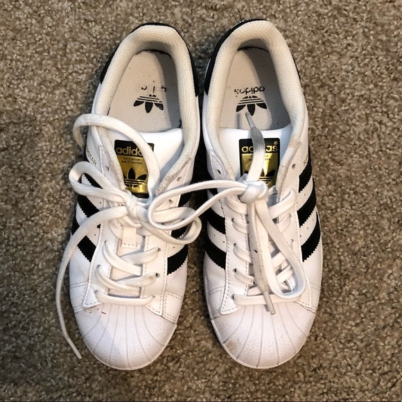 adidas Shoes - Women’s Adidas Superstars size 7